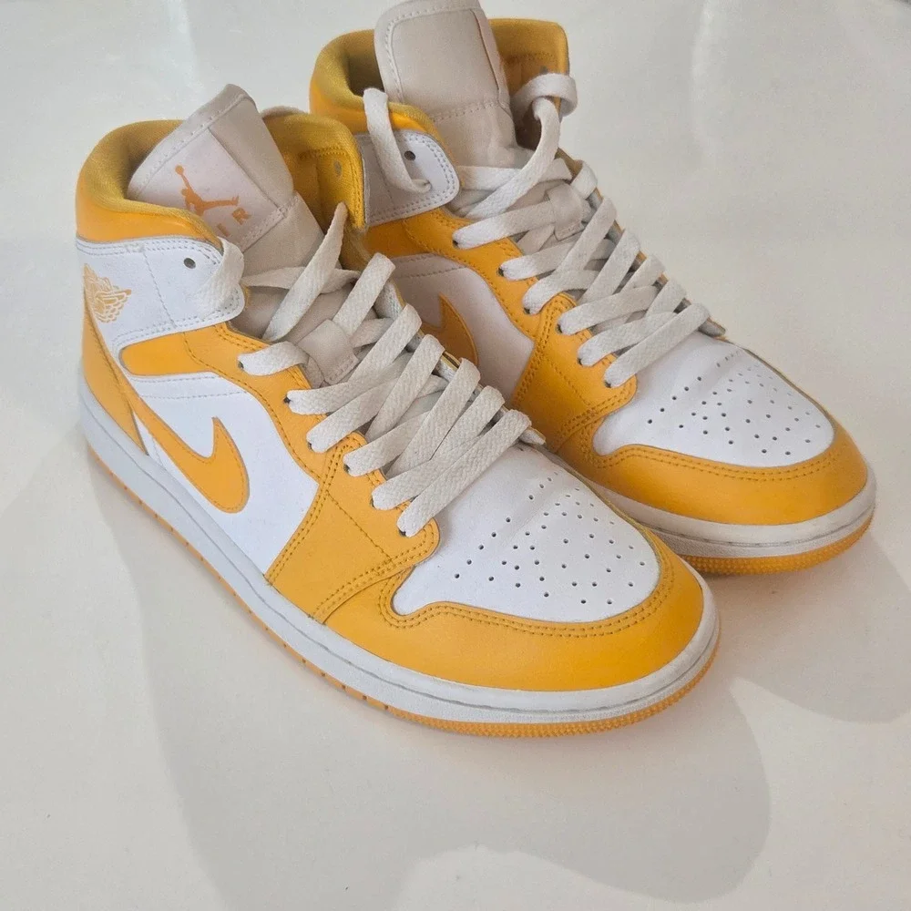 Air Jordan 1 Mid University Gold White Mens Sneakers BQ6472-117 Yellow White